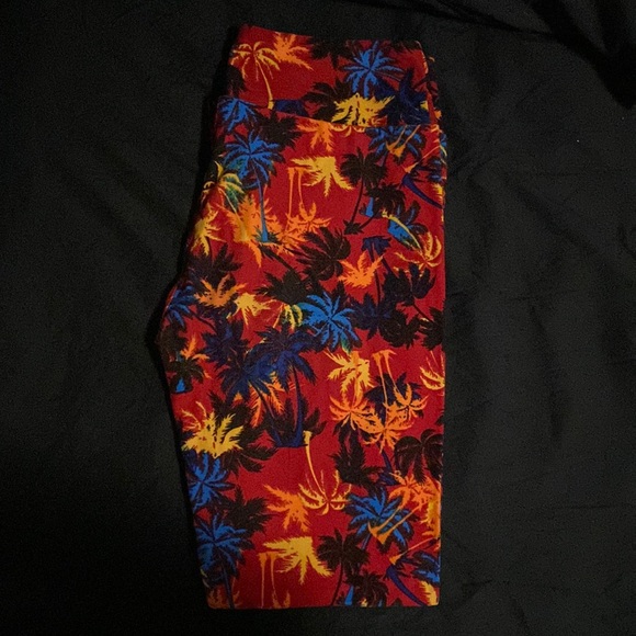 LuLaRoe One Size Leggings, fun red palm tree print - Picture 1 of 2